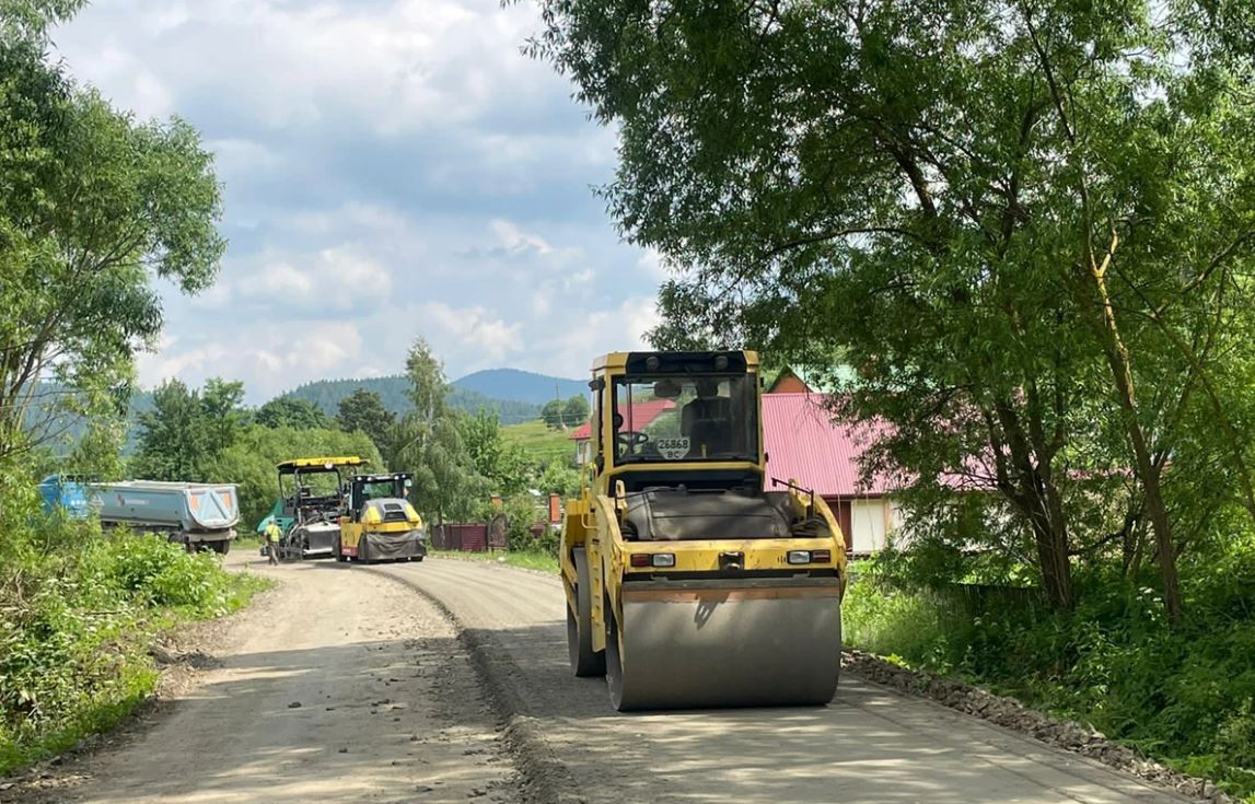 У Самбірському районі триває ремонт ділянки автомобільної дороги Турка-Ільник