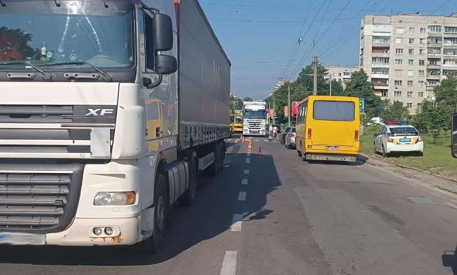 У Львові літня жінка загинула внаслідок наїзду вантажівки
