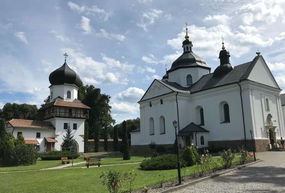 Сім монастирів Львівщини: райські куточки для духовного відпочинку