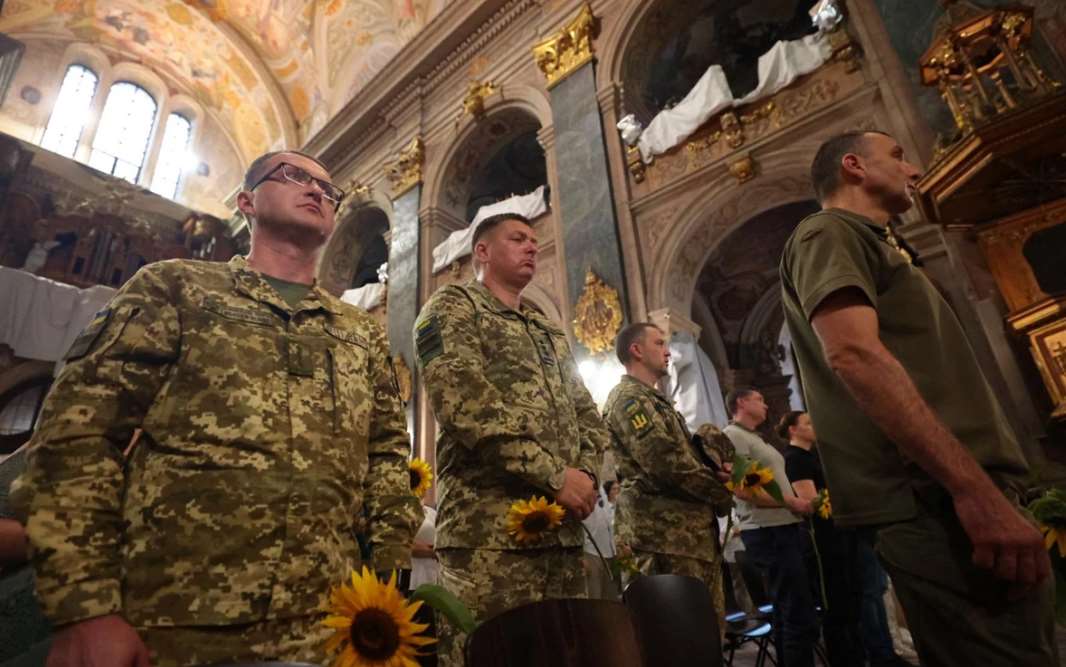 У Гарнізонному храмі Львова провели вечір-реквієм у пам'ять про захисників та захисниць України