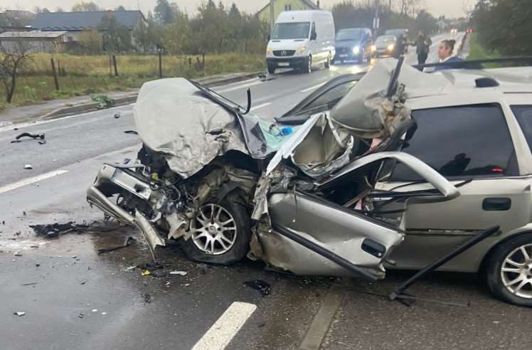 На Львівщині внаслідок зіткнення з мікроавтобусом травмована водійка легковика