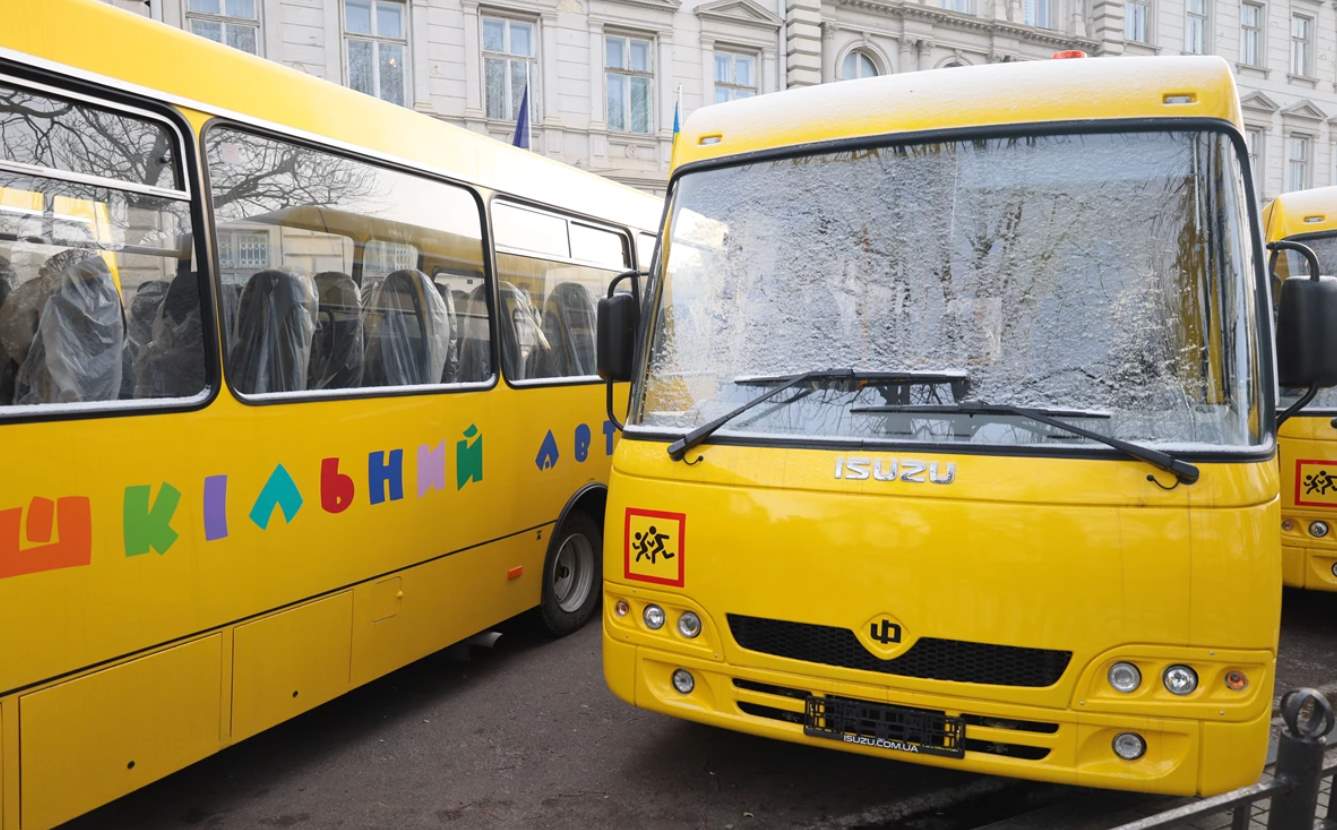 Громади Львівщини отримали ще 10 автобусів «Школярик»