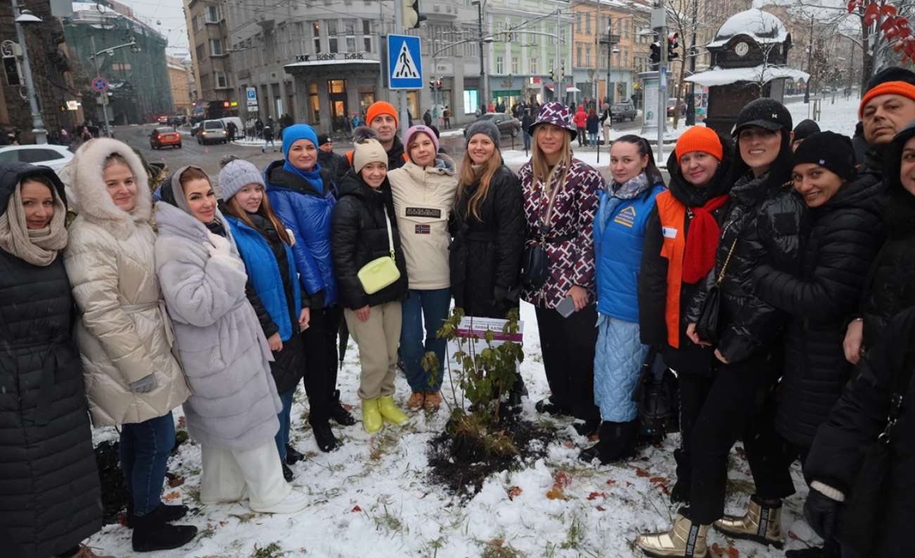 До Всеукраїнської акції «16 днів проти насильства» у Львові висадили саджанці калини