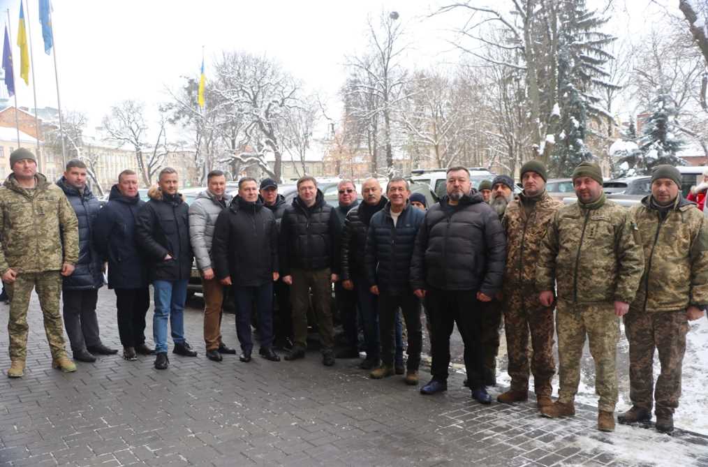 Військові мобільних вогневих груп для збиття «Шахедів» на Львівщині отримали ще 8 авто від благодійників