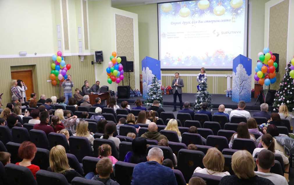 На Львівщині для 70 дітей загиблих військовослужбовців організували Різдвяне свято