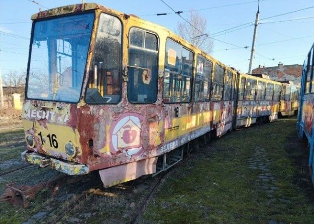 У Львові на металобрухт здадуть 10 старих автобусів та 14 трамваїв