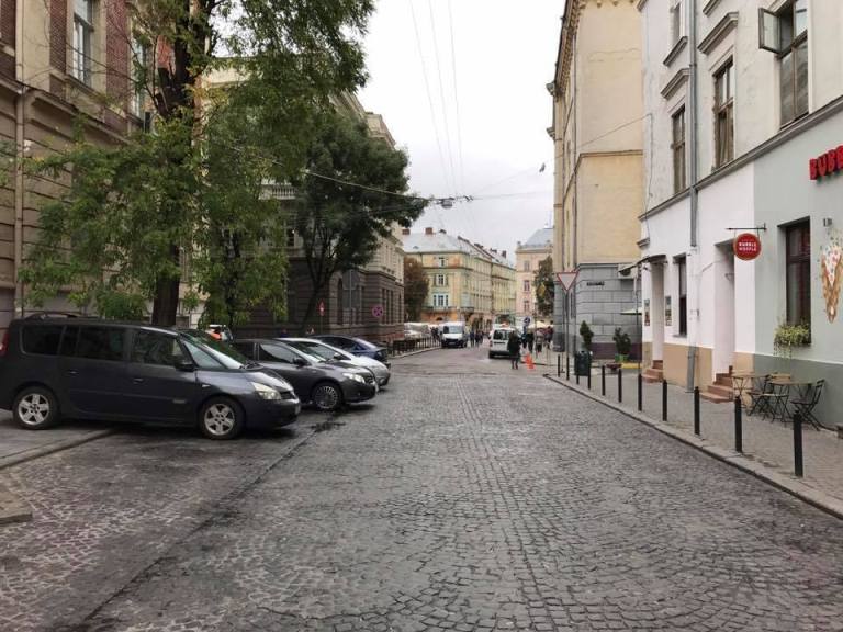 6 нових парковок облаштують у Львові
