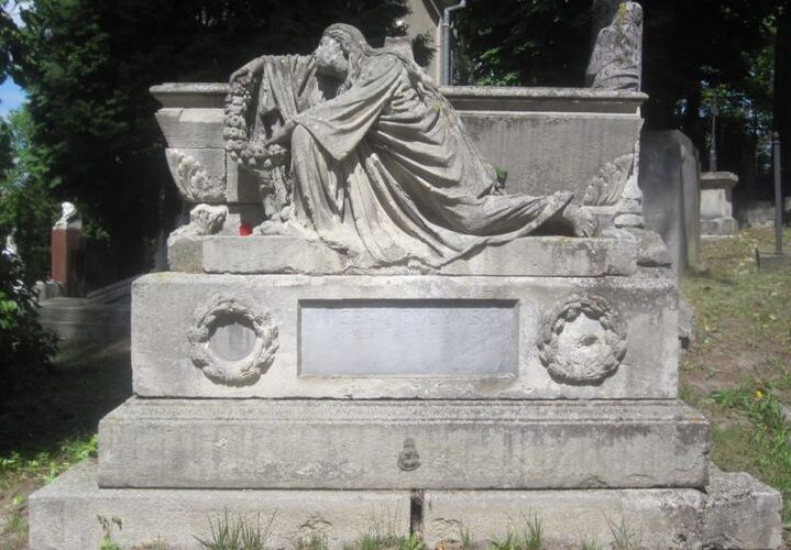 На Личаківському цвинтарі реставрують 10 історичних пам’ятників