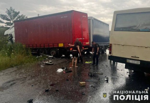 Смертельна ДТП на Львівщині: рейсовий автобус зіткнувся з вантажівкою