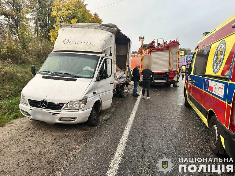 На трасі біля Львова - масштабна ДТП, є загиблі та постраждалі