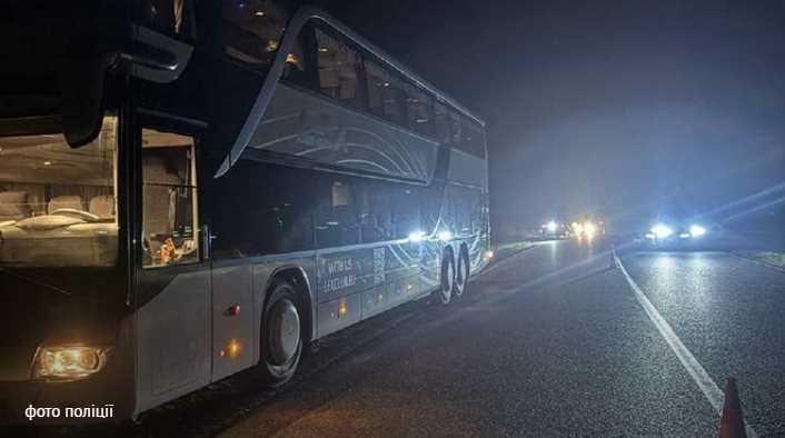 На Львівщині водій рейсового автобуса на смерть збив 32-річного пішохода