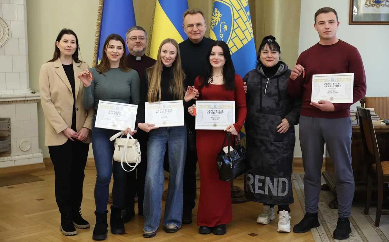 У Львові п’ятеро дітей-сиріт отримали власне житло