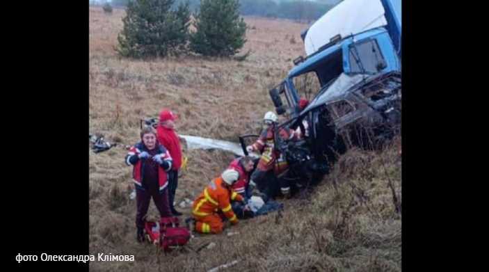 Водій Mazda загинув у ДТП з вантажівкою біля Радехова