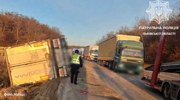 У масштабній ДТП із маршруткою біля Миколаєва на Львівщині загинув чоловік