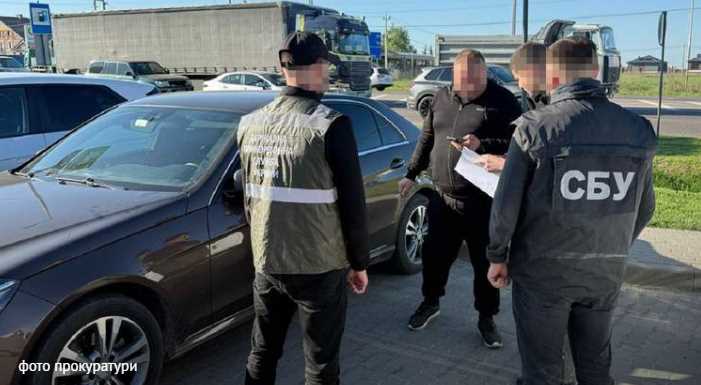 Контрабандисти з Львівщини ввезли на продаж 30 авто під виглядом допомоги ЗСУ