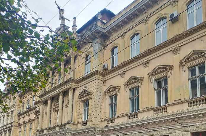 Львівська облрада продає онкополіклініку та ще дев'ять комунальних приміщень
