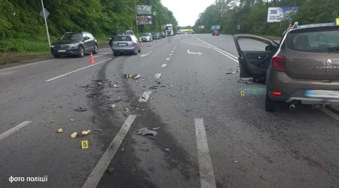 У ДТП поблизу Львова загинула 69-річна жінка, є травмовані