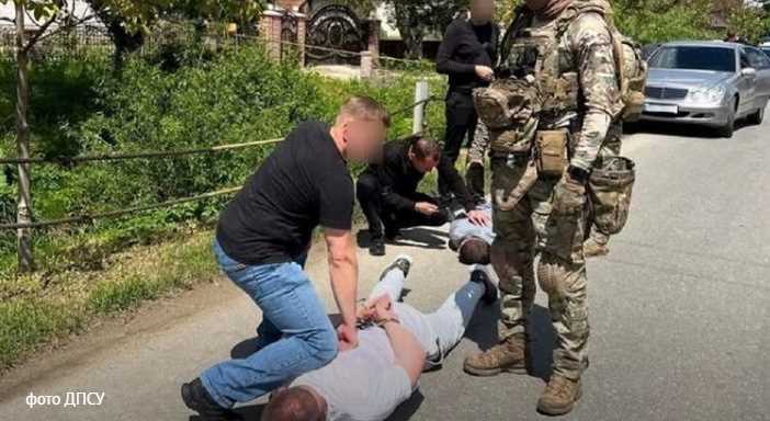У Львові затримали переправника ухилянтів з підробленим посвідченням поліцейського