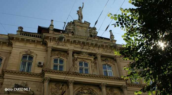 Історичний будинок з Меркурієм у центрі Львова продали за 50 млн грн