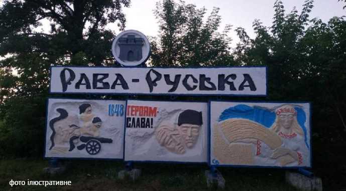 На Львівщині судили школярку, яка вилізла на дорожній знак і зняла відео під російську музику