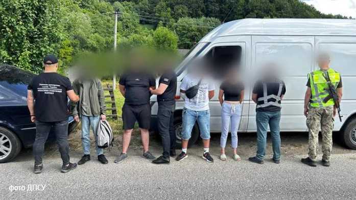 На Закарпатті затримали подружжя, яке перевозило ухилянтів до кордону у хлібному фургоні