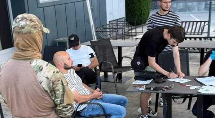 СБУ затримала львівського митника за систематичні хабарі