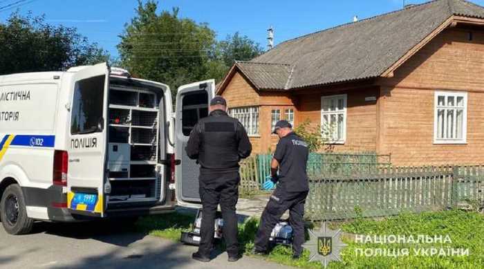 У селі на Львівщині 21-річний нападник зарізав сплячу пенсіонерку і поранив її сина