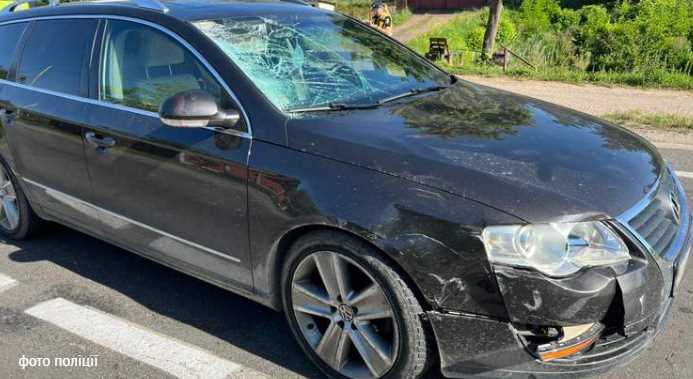 У Судовій Вишні велосипедист на зустрічній смузі зіткнувся з Volkswagen і загинув