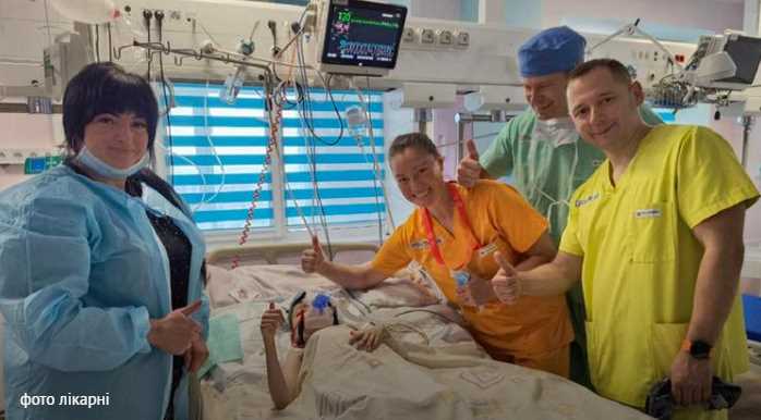 У Львові хірурги вирівняли хребет 12-річної дівчинки, який викривився аж на 160 градусів