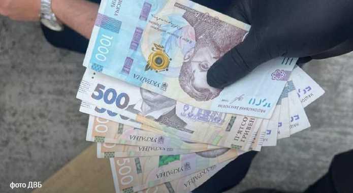 Суд виніс вирок посереднику за передачу хабарів у сервісний центр МВС у Львові