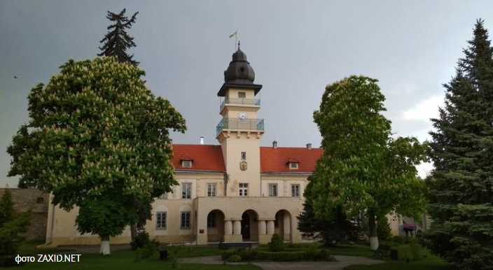 На жовківській ратуші відновили щогодинне виконання міської мелодії