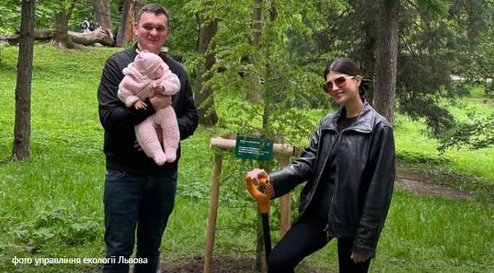 У Львові запровадили нову акцію «Подаруй дитині дерево»