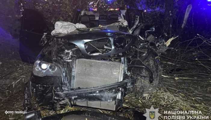Кросовер BMW X5 злетів у кювет на Львівщині, один загиблий та четверо у реанімації