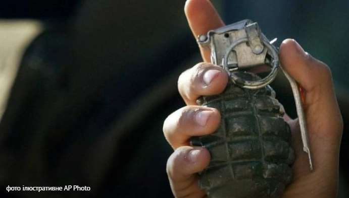 У Бродах 46-річний чоловік під час конфлікту зі знайомим підірвав гранату