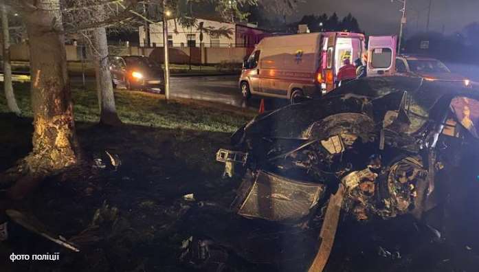 У Львові внаслідок зіткнення з деревом загинув 24-річний водій автомобіля Honda