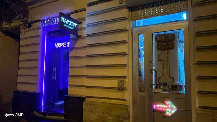 У Львові заборонили освітлення реклами на час комендантської години