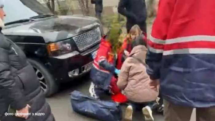 У Львові водій Range Rover збив двох 10-річних дівчат, діти в лікарні