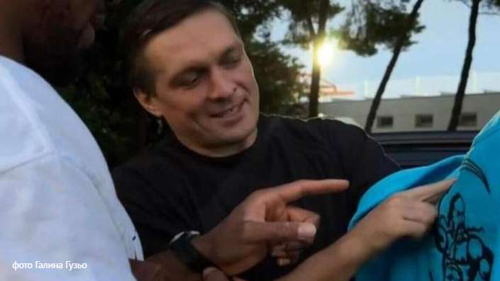 Усик у Маямі подарував Джошуа вишиванку львівського бренду