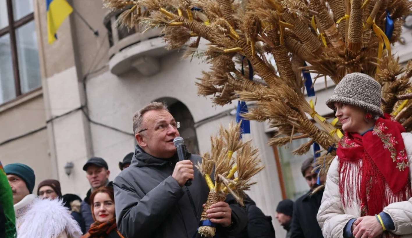 У Львові встановили головний різдвяний дідух