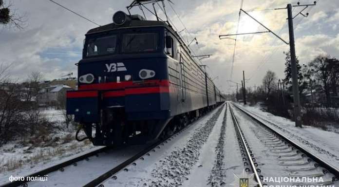 Пасажирський поїзд на смерть збив місцеву мешканку в Пустомитах
