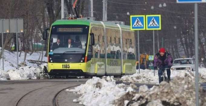 У Львові почали відновлювати електропостачання критичним підприємствам