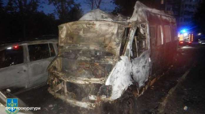 Двох рецидивістів засудили за підпал чотирьох авто у Львові