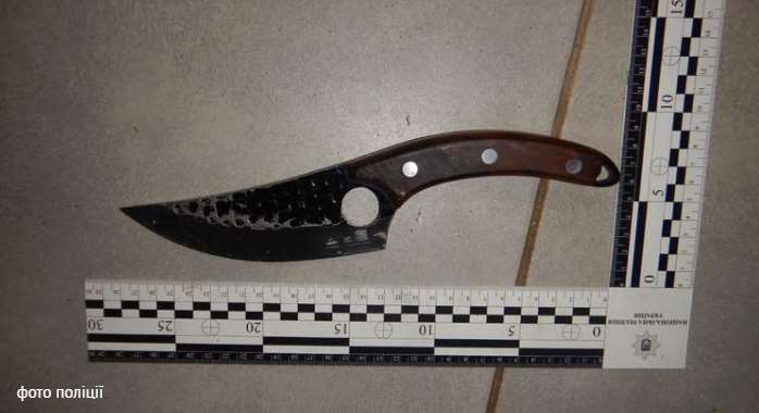 У Дрогобичі 45-річний нападник вдарив ножем в обличчя поліцейського