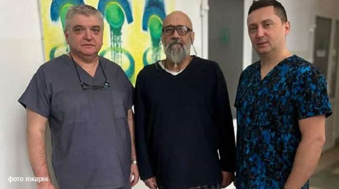 62-річний мешканець Львівщини мало не помер через кісточку персика