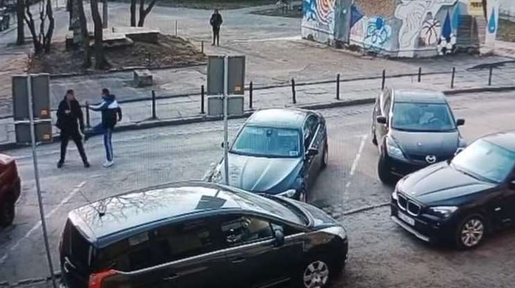 П’яний нападник побив інспектора з паркування в центрі Львова