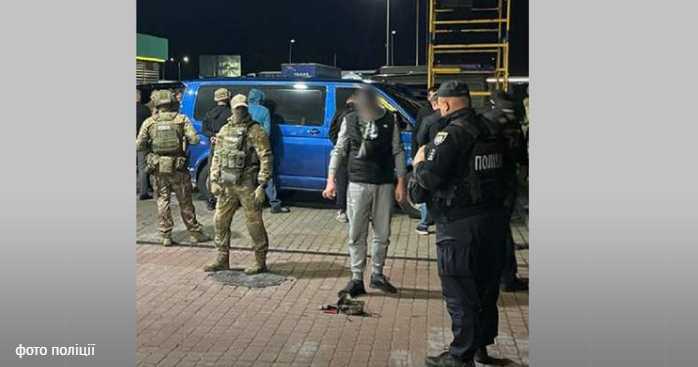 Суд увʼязнив двох львів’ян, які вимагали гроші і взяли заручника