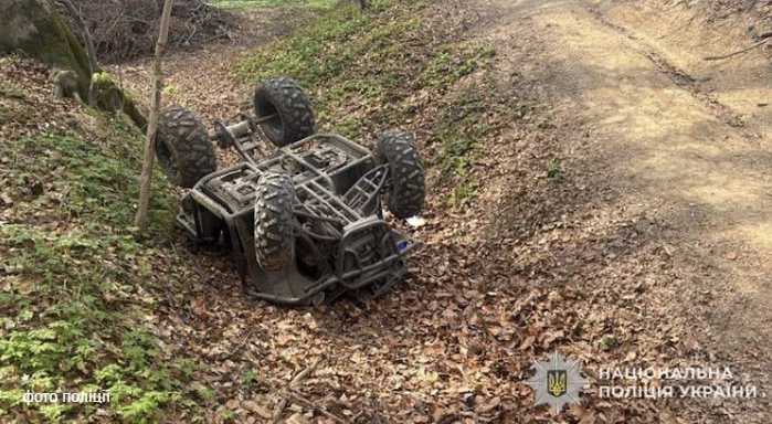 У лісі біля Львова 17-річна дівчина загинула через перекидання квадроцикла