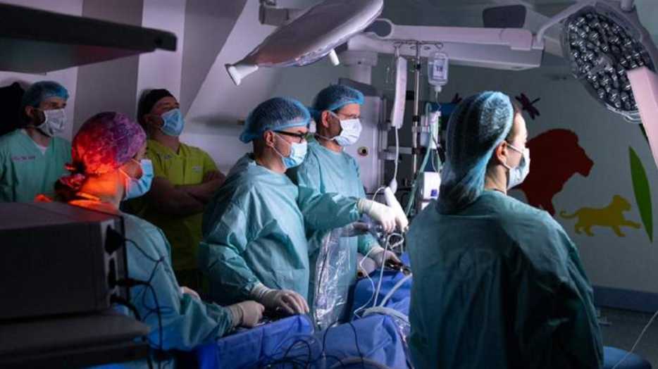 17-річному підлітку у Львові без розрізу грудної клітки успішно видалили 60% легені