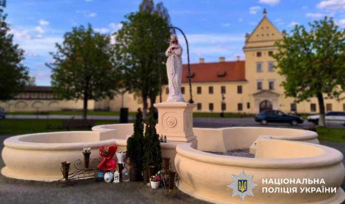 Поліція розшукала 33-річного вандала, який облив скульптуру Божої Матері на Львівщині