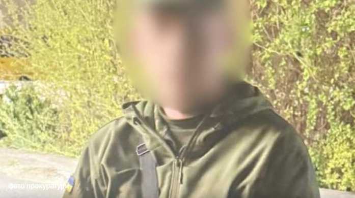 Службовець ТЦК на Львівщині вимагав 15 тис. доларів за списання зі служби